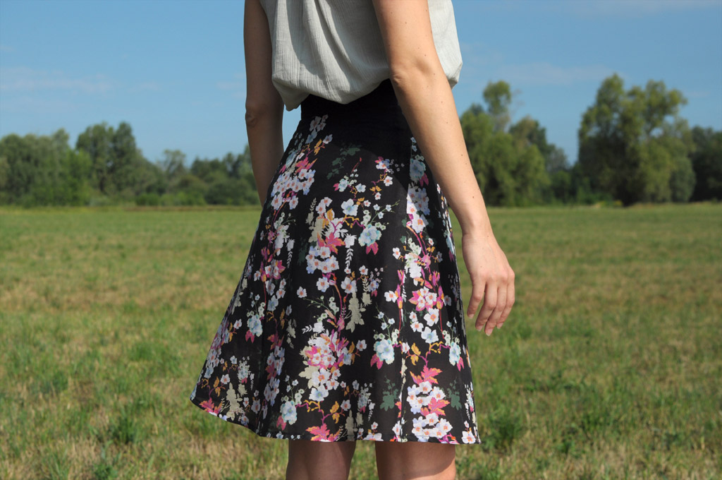Ladulsatina DIY wedding party outfit: self-drafted skirt flowered pattern back