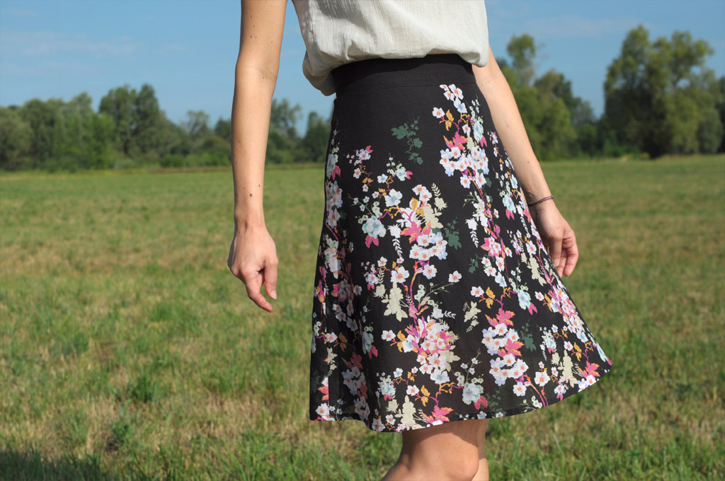 Ladulsatina DIY wedding party outfit: self-drafted skirt flowered pattern front