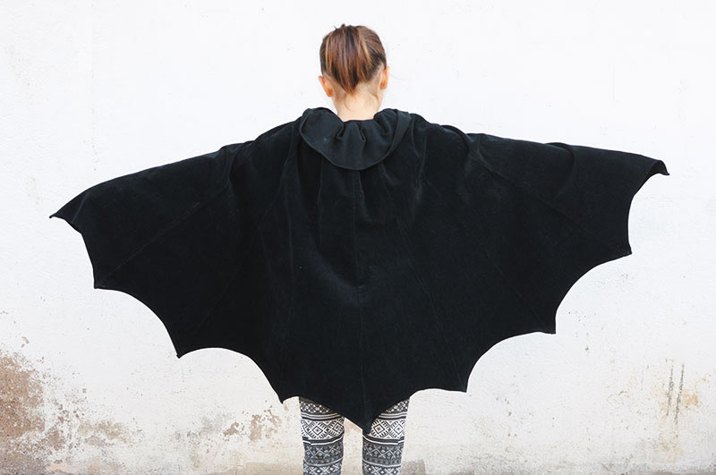 Ladulsatina - Halloween refashion 2015: transforming skirt bat wings cloak - Back