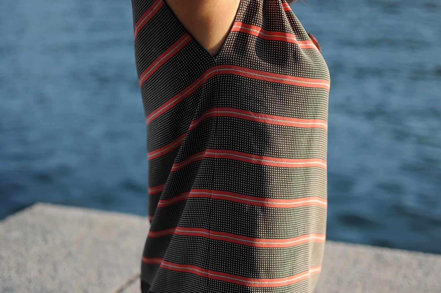 Ladulsatina sewing blog - Blog di cucito | blouse in vintage fabric - lined stripes detail