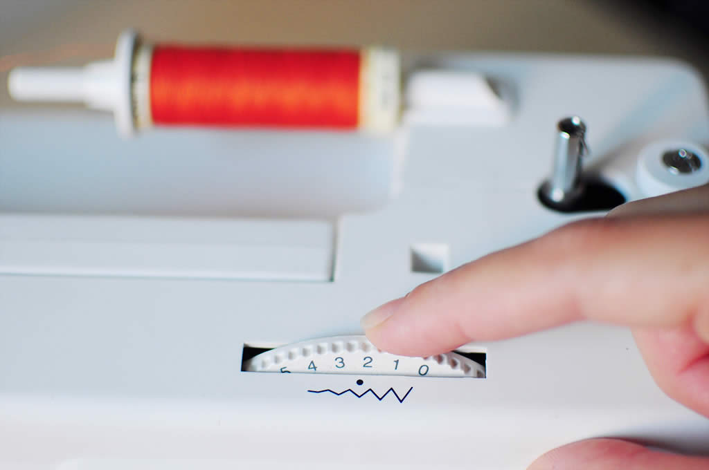 Ladulsatina - 10 consigli utili per scegliere la macchina per cucire: regolazione larghezza del punto