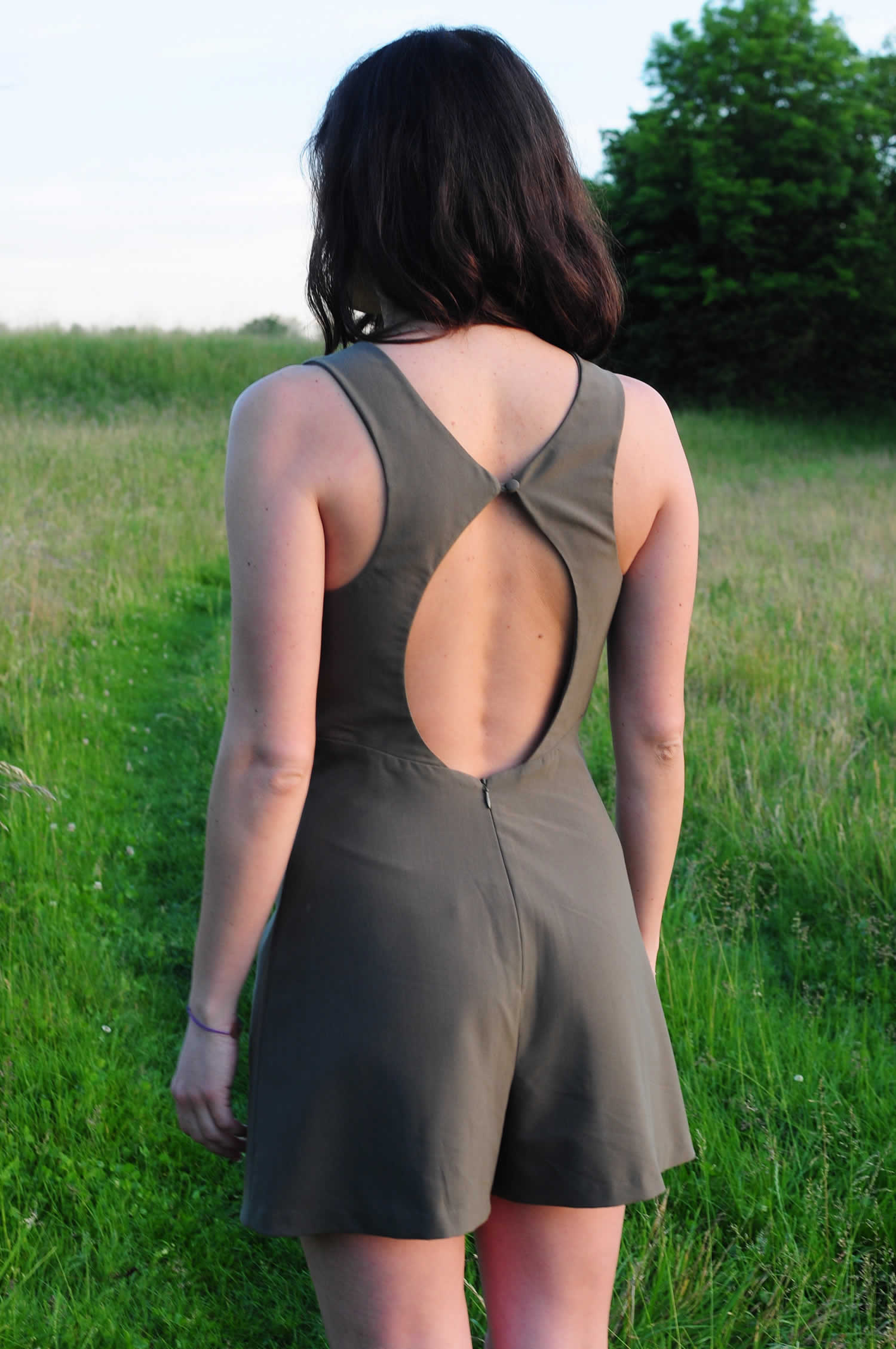 ladulsatina Sewing and DIY fashion blog: leather jacket and playsuit - army green playsuit with central draping - back detail
