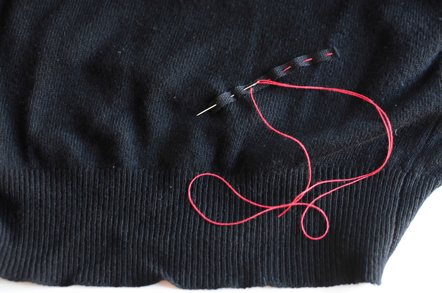 Ladulsatina sewing and DIY fashion blog - Moth-eaten wool sweater - Fashion Fix - basting