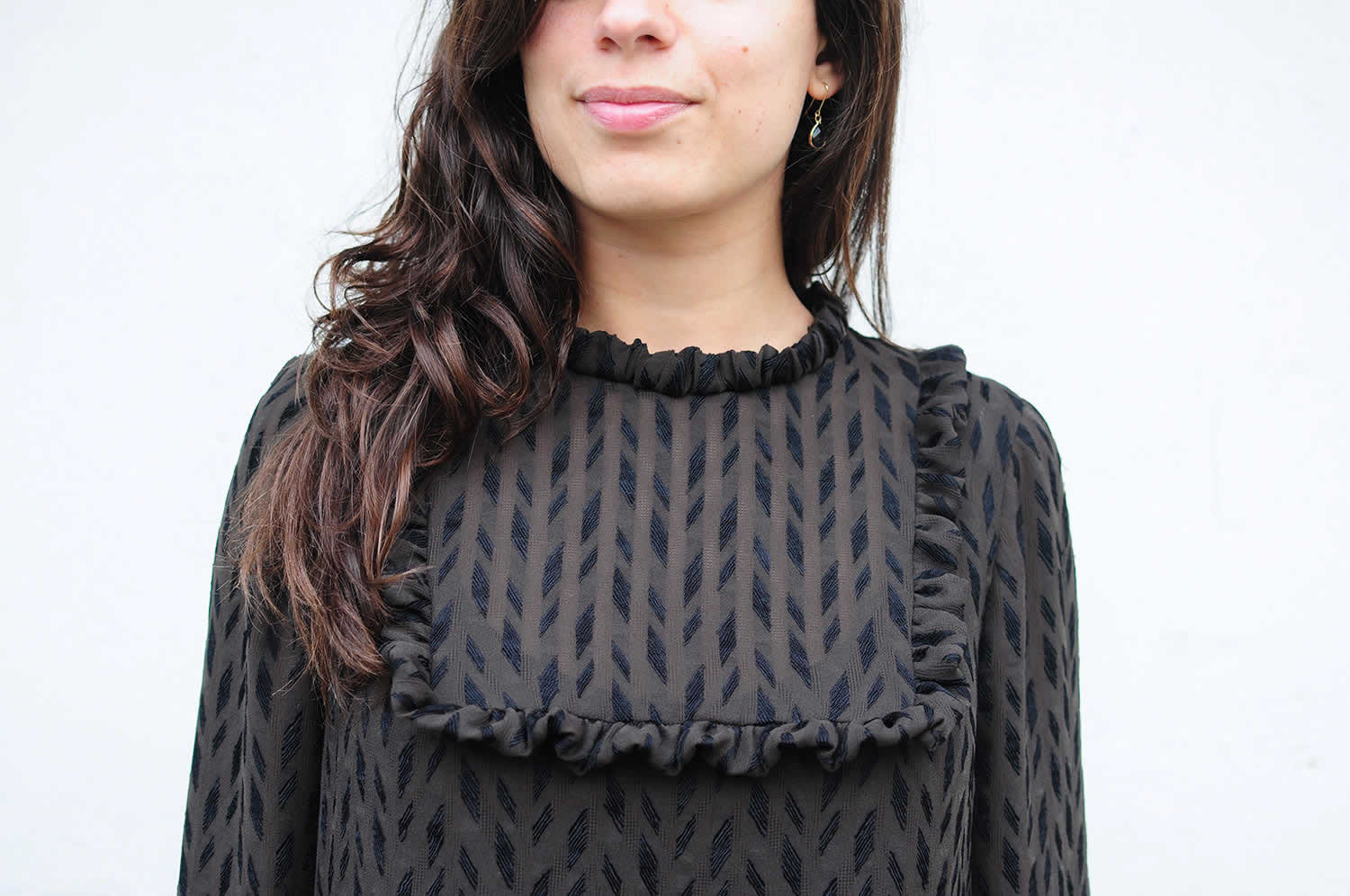 Ladulsatina - Sewing blog - Blog di cucito - Jolanda blusa by Atelier Vicolo n 6 in silk viscose blend - Front neckline details