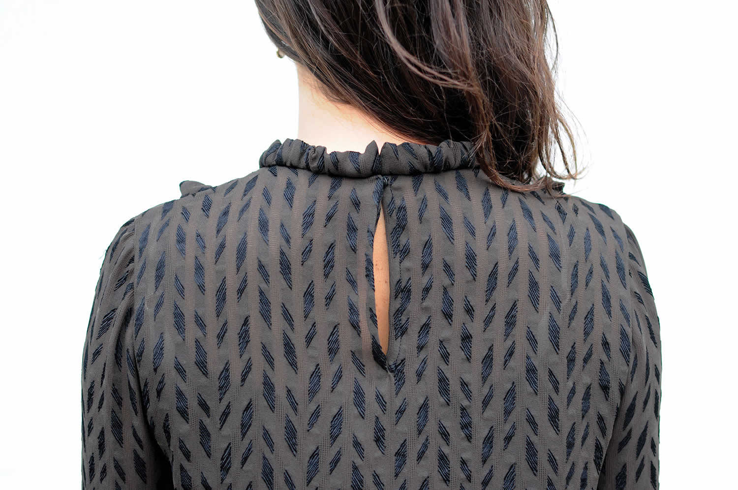 Ladulsatina - Sewing blog - Blog di cucito - Jolanda blusa by Atelier Vicolo n 6 in silk viscose blend - Back details