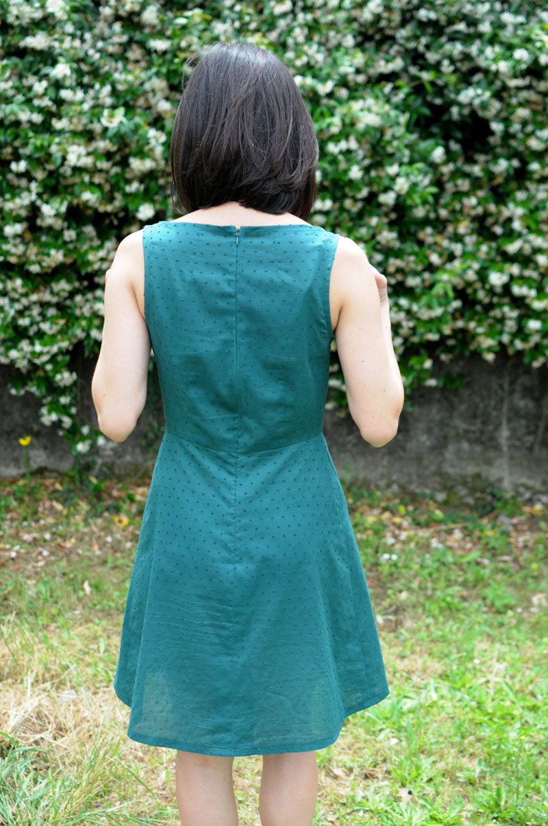 Ladulsatina Sewing - Peony Dress in plumetis cotton: back