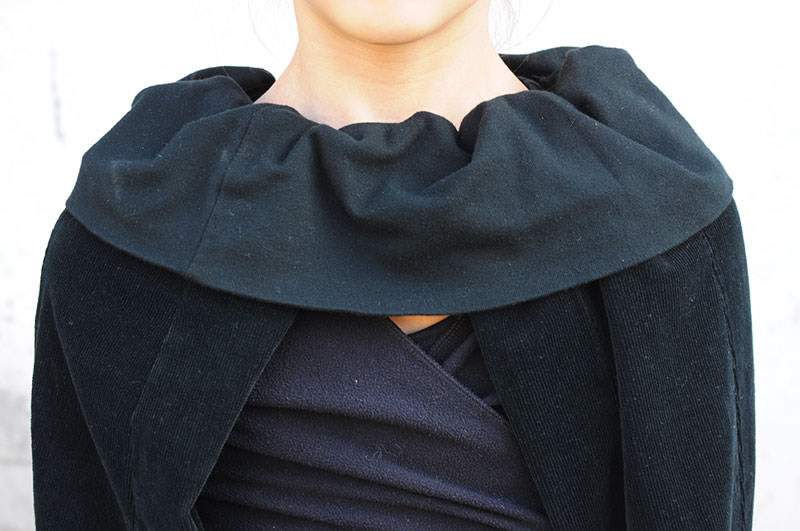 Ladulsatina - Halloween refashion 2015: transforming skirt bat wings cloak - Band collar front