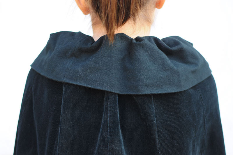 Ladulsatina - Halloween refashion 2015: transforming skirt bat wings cloak - band collar back