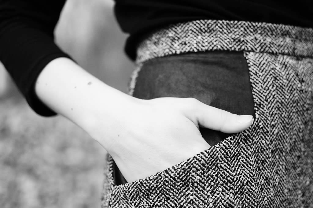 Ladulsatina: DIY black and white winter outfit - skirt pocket detail