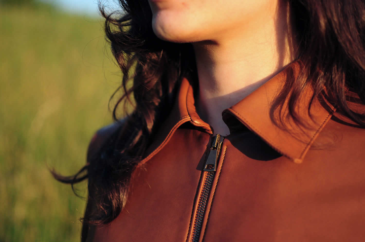 ladulsatina Sewing and DIY fashion blog: leather jacket and playsuit - collar detail