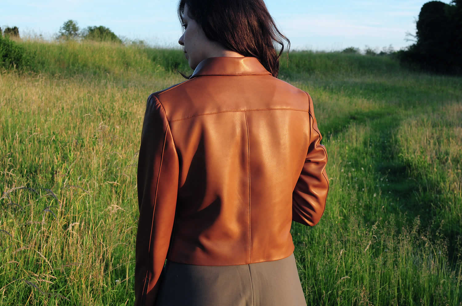 ladulsatina Sewing and DIY fashion blog: leather jacket and playsuit - back