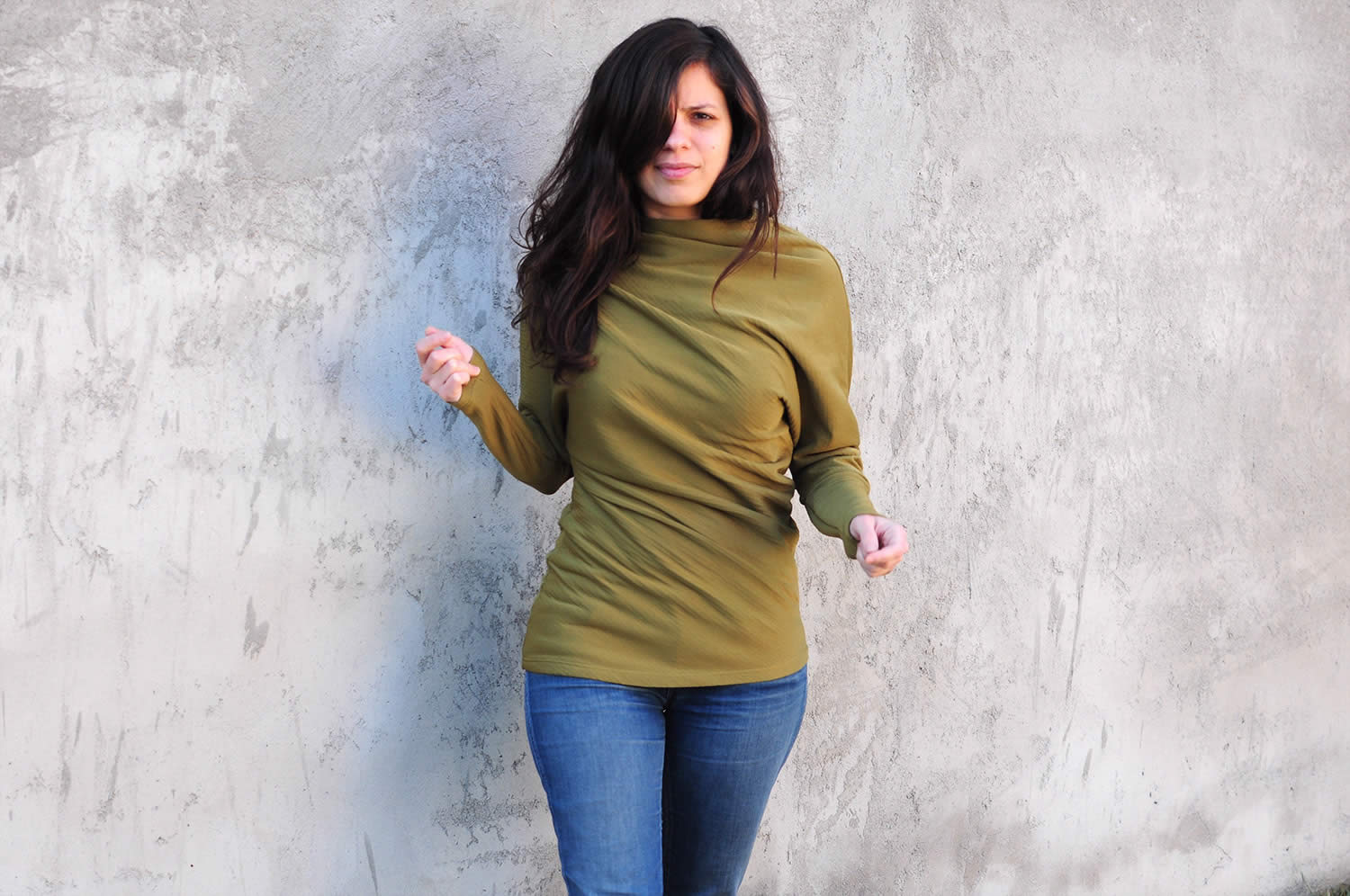 Ladulsatina sewing blog - twisted jersey top pattern magic front