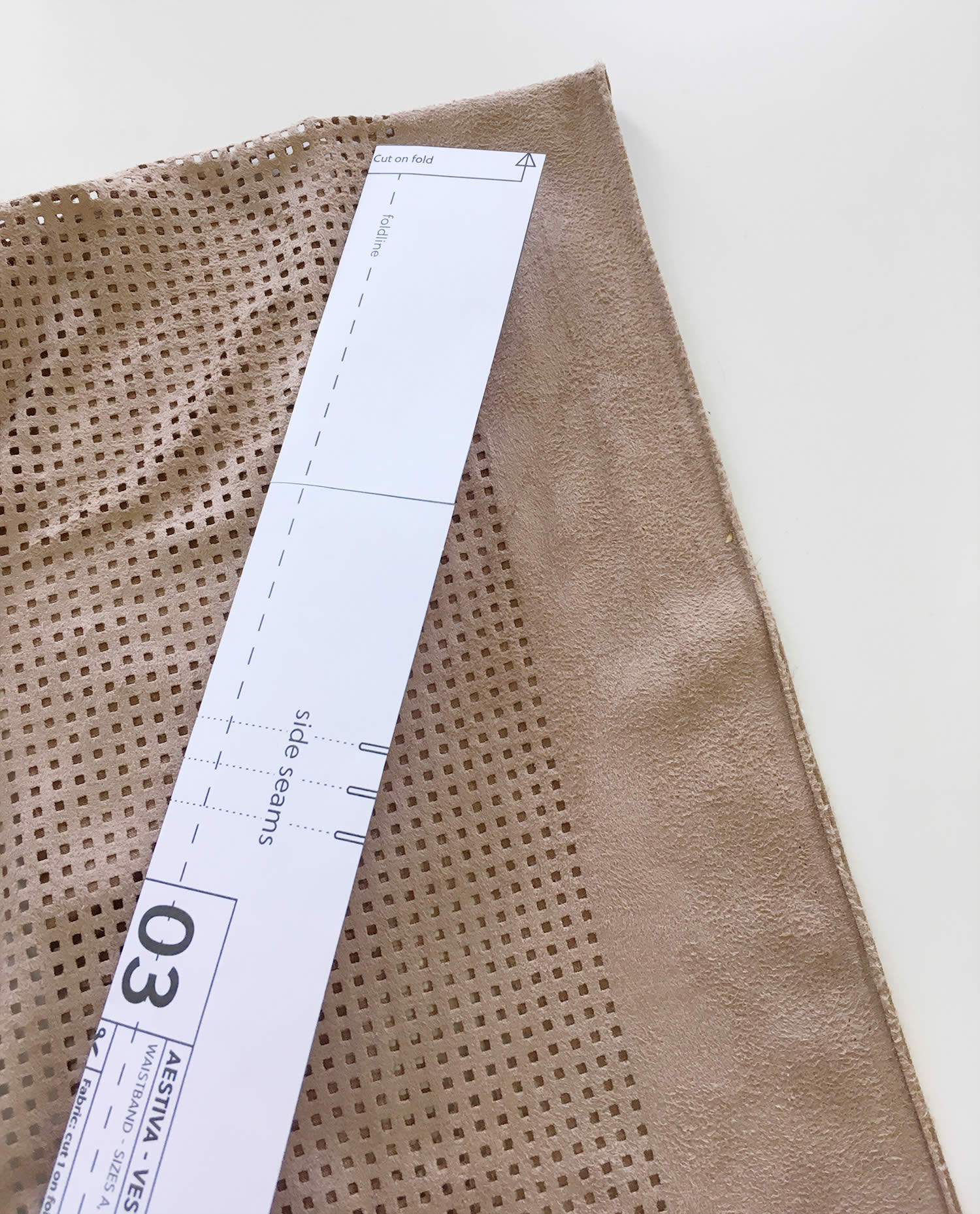Ladulsatina Sewing Blog - Aestiva sleeveless short vest by Wearologie in laser-cut alcantara and silk - work in progress details waistband